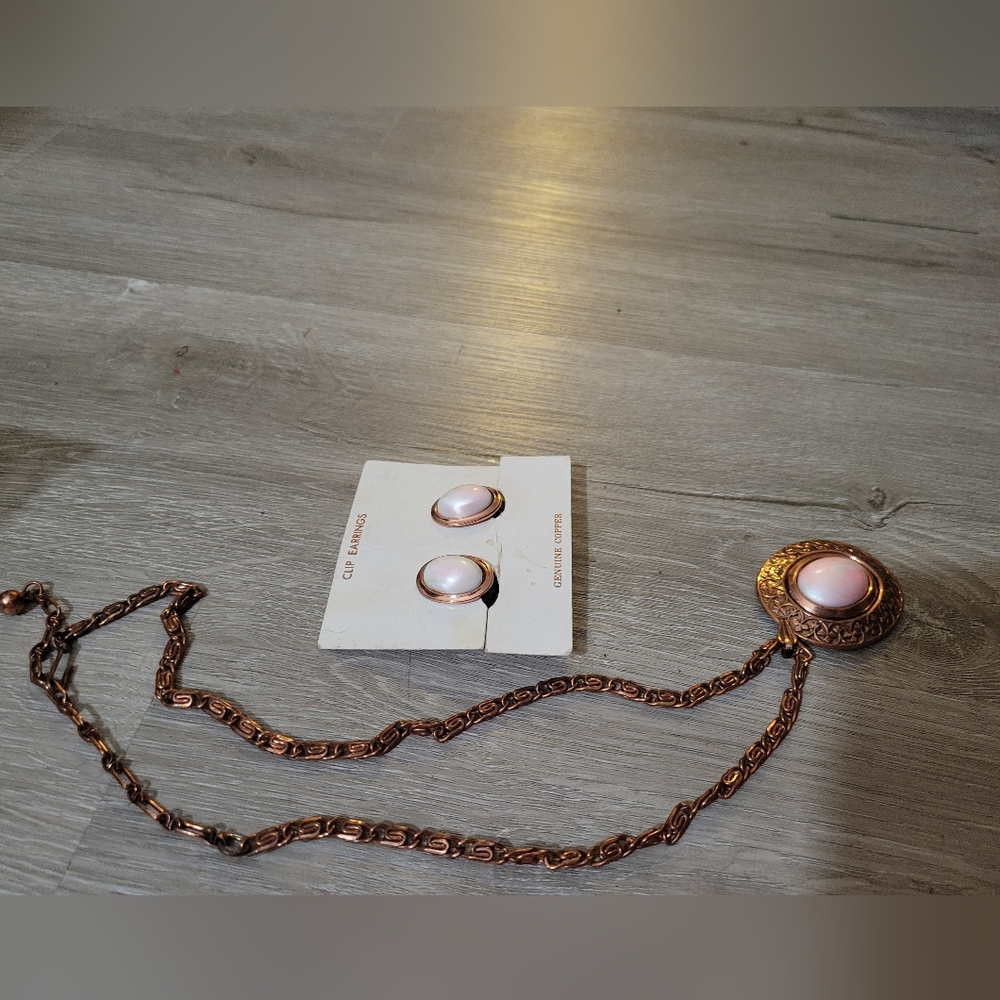 Vintage Copper W Faux White & Pink Pearl Clip On Earings & Necklace Set - Picture 4 of 15